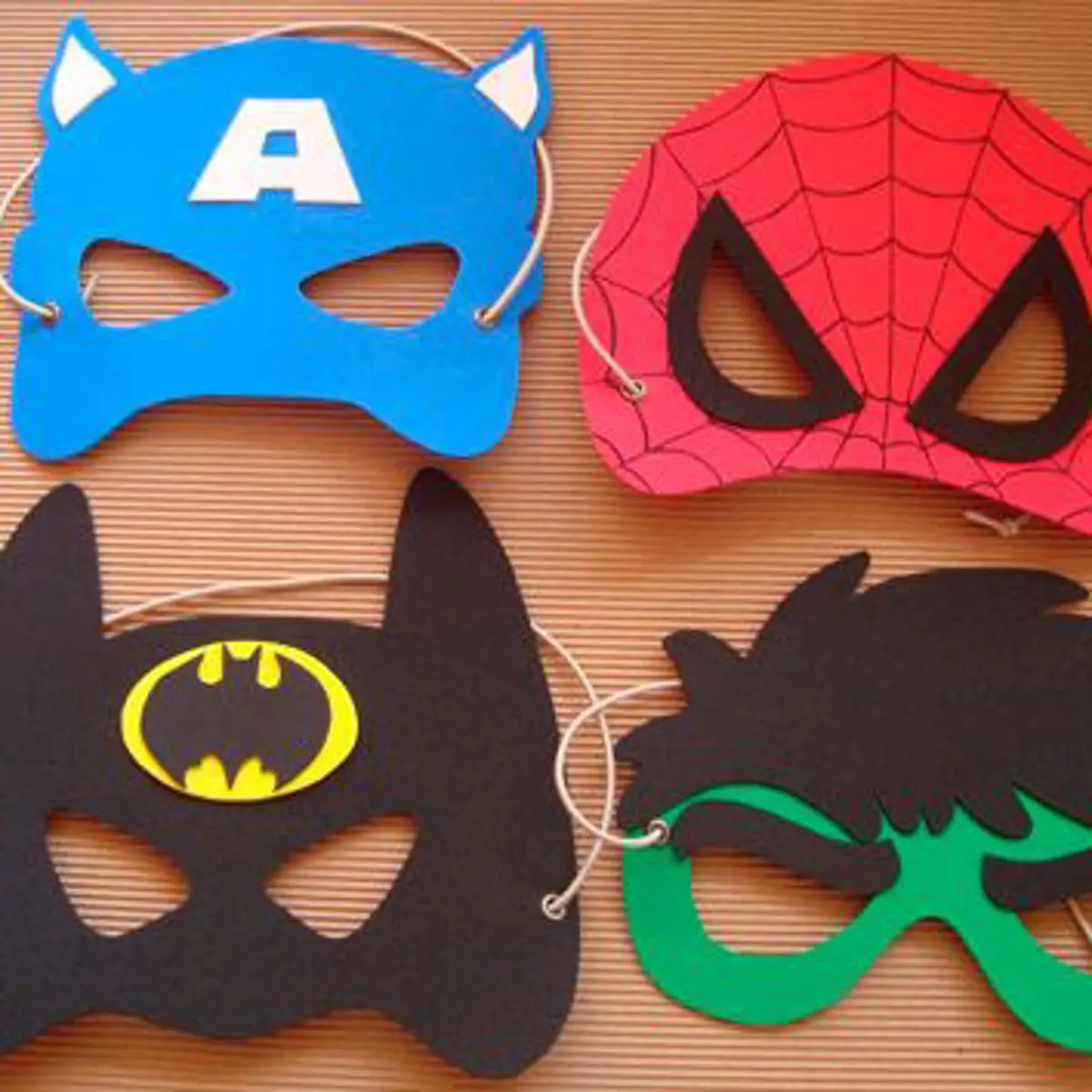 MASCARES DE GOMA EVA 